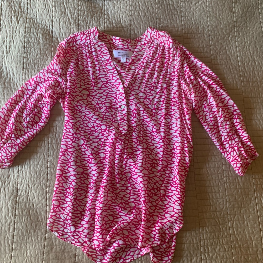 Ladies dress top in pink and white